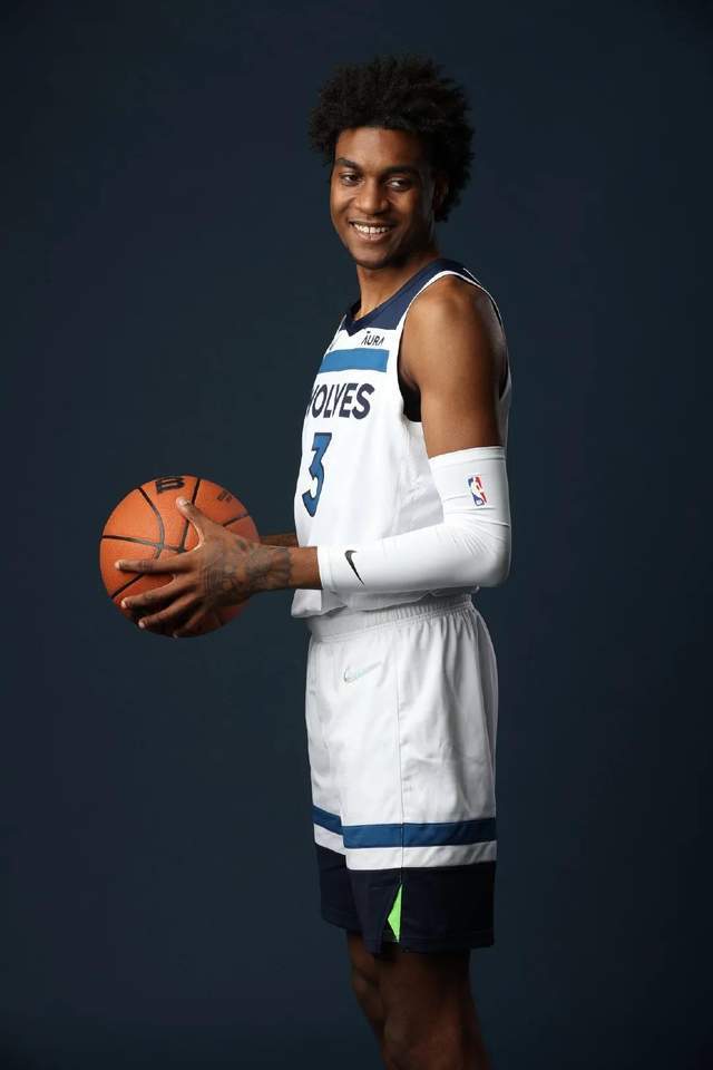  转会期体能课后；明尼苏达森林狼更衣室发声备战中超；态度坚定；数据趋势出现新变化