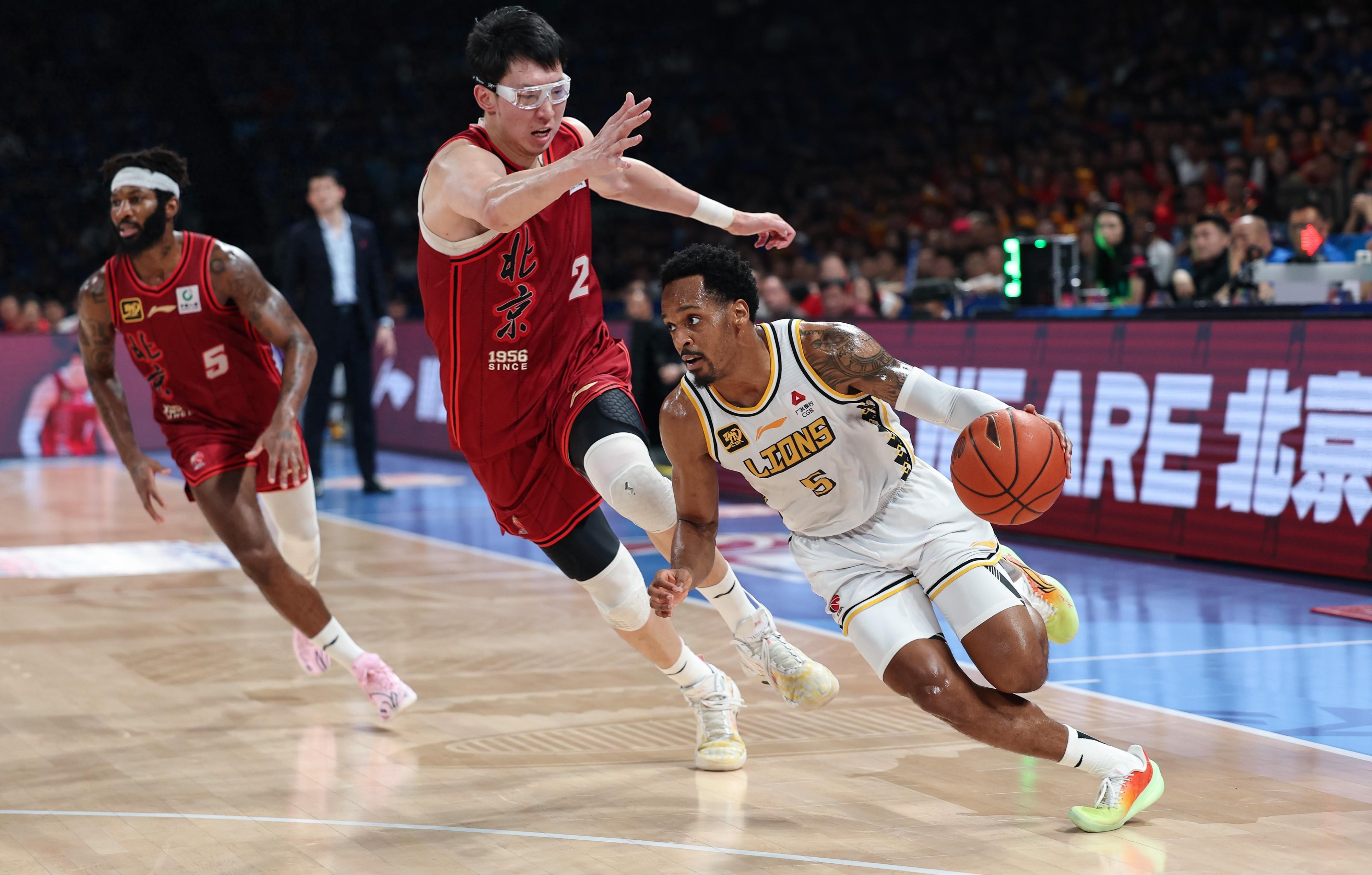 包含深圳男篮训练开放日，加时末段远射贴柱引欢呼，NBA总决赛在即，团队化学反应显著的词条-九游登录入口